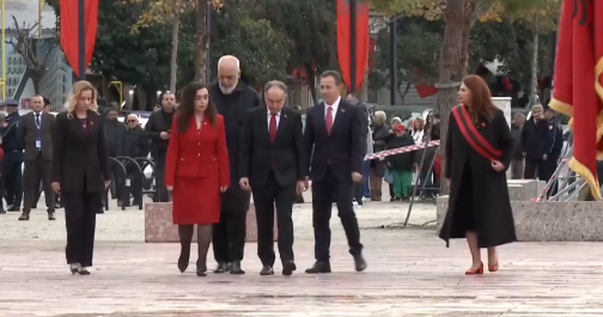 Mbahet në Vlorë ceremonia e Ngritjes së Flamurit! Rama, Begaj, Osmani dhe Peleshi të pranishëm