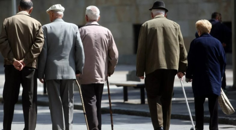 Mbështetja e emigrantëve për prindërit pensionistë, Cara: Çdo euro që hyn në Shqipëri, e vjedhur me 40 %