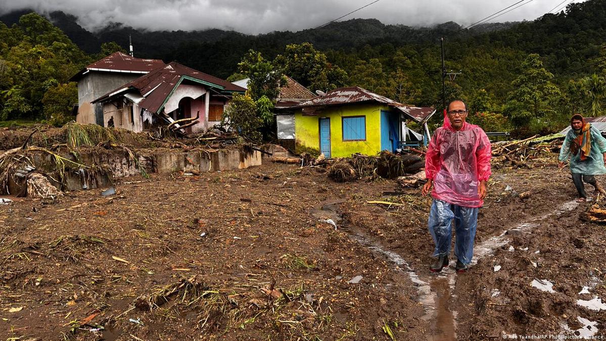 Mbi 250 të vdekur nga përmbytjet shkatërruese në Azinë Juglindore