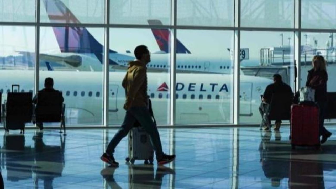 Mbyllja e qeverisë/ Vijon kaosi, mbi 1,000 fluturime të anuluara dhe rreth 4,000 të vonuara