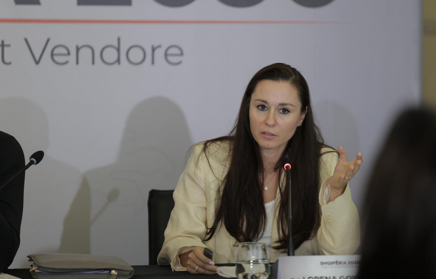 Me “dorë të hekurt”, shefja e Kadastrës shkarkon drejtorët në Vlorë dhe Sarandë