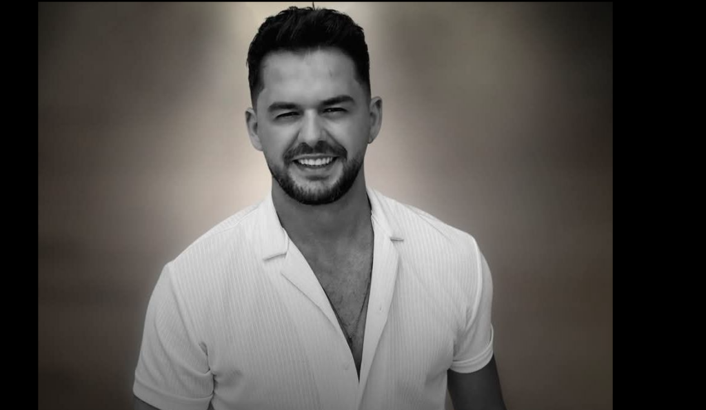 “Me këngë në buzë e dritë në sy”, sot i jepet lamtumira Shpat Kasapit