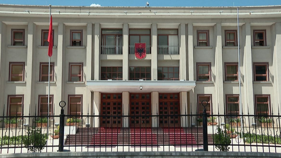 Më pak lekë dhe të kënaqur, buxheti i Presidencës 14 milionë lekë më i vogël se në 2025-ën