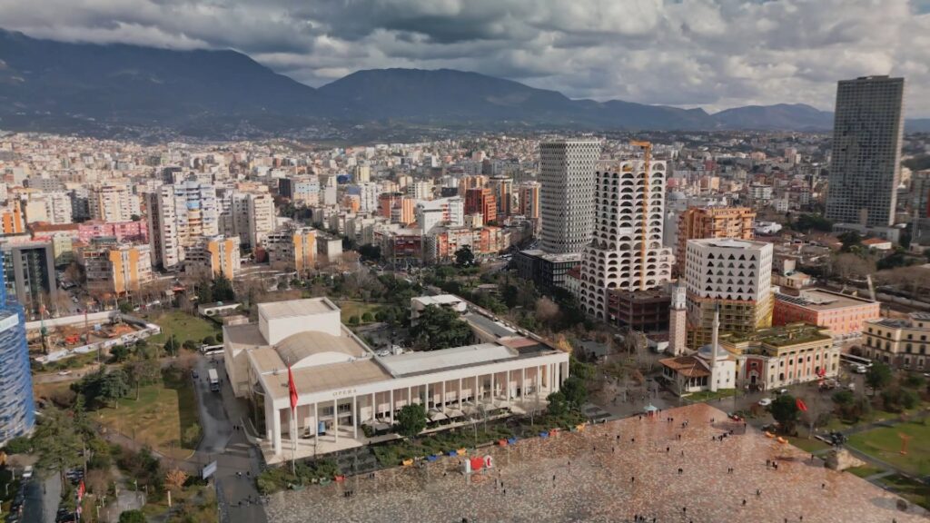 Më shumë se në rajon e madje botë, për të blerë një apartament në Tiranë duhen gati 18 vite