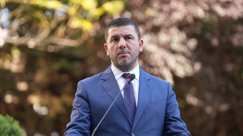 Memli Krasniqi jep dorëheqje si kryetar i PDK-së