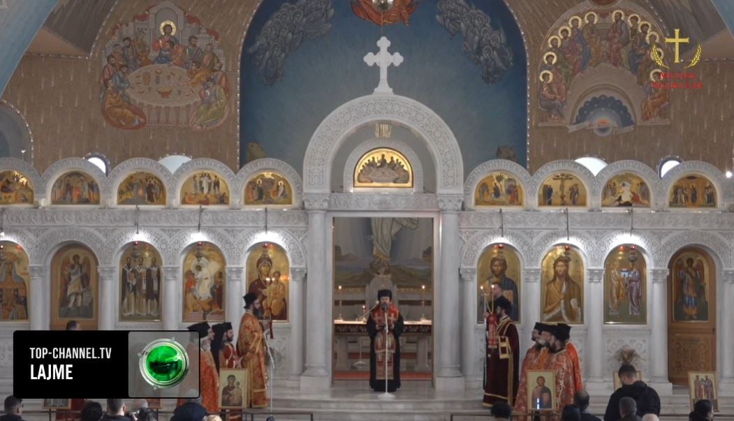 Mesha për flamurin, kishat ortodokse shqiptare zhvillojnë ceremoninë tradicionale