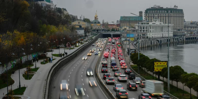 Miliona banorë në Ukrainë vuajnë nga i ftohti dhe mungesa e energjisë elektrike për shkak të sulmeve masive ruse