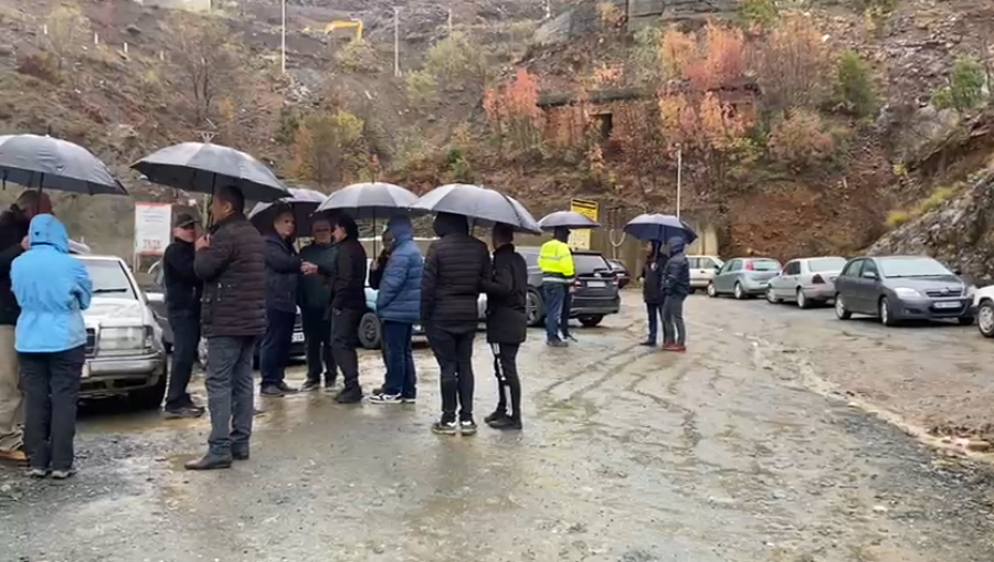 Minatorët e Spaçit në ditën e 32-të të protestës/ 62 të larguar nga puna, 14 ende në pritje të vendimit