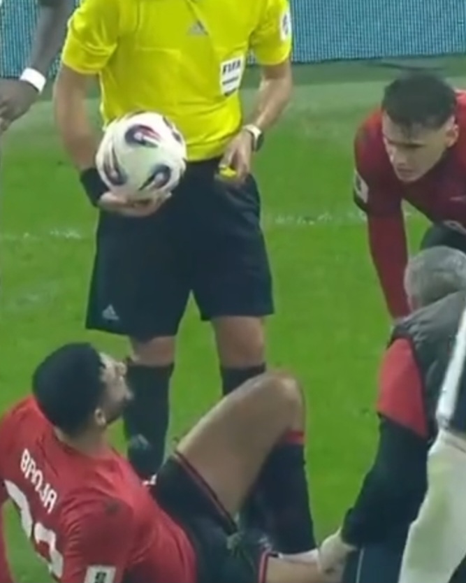 Momenti kur Kristjan Asllani e shihte i tronditur, mesfushori e vuajti dëmtimin e Armando Brojës