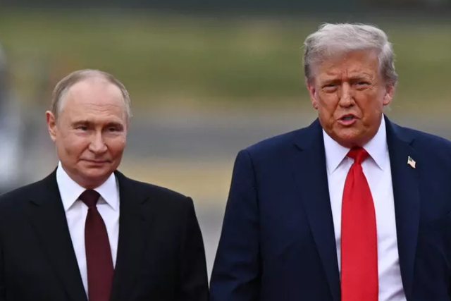 Moska heq dorë nga takimi? Kremlini: Samiti Putin-Trump nuk është urgjent