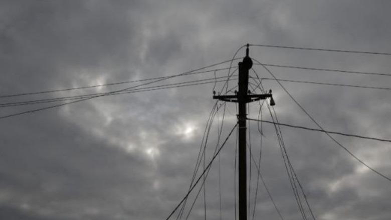 Moti i keq, dhjetëra fshatra në qarkun e Gjirokastrës prej 12 orësh pa drita