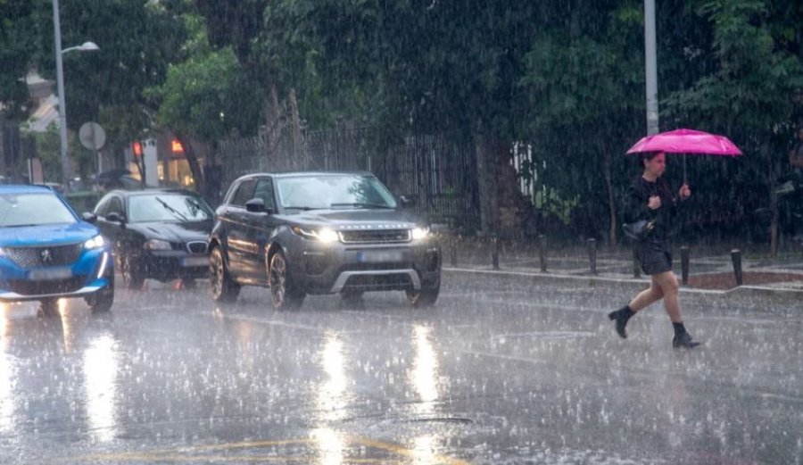 Moti i keq godet edhe Greqinë, meteorologët japin alarmin për 40 orë me stuhi dhe përmbytje në të gjithë vendin