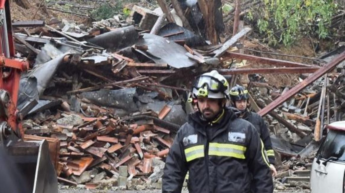 Moti i keq godet Italinë, rrëshqitjet masive të dheut shkatërrojnë një banesë gjatë natës, autoritetet në kërkim të dy të zhdukurve