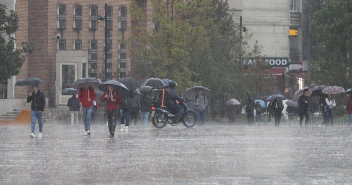 Moti i keq/ “Mbrojtja” informon mbi situatën në qarqe: Në përmirësim, vijon puna për pastrimin e akseve