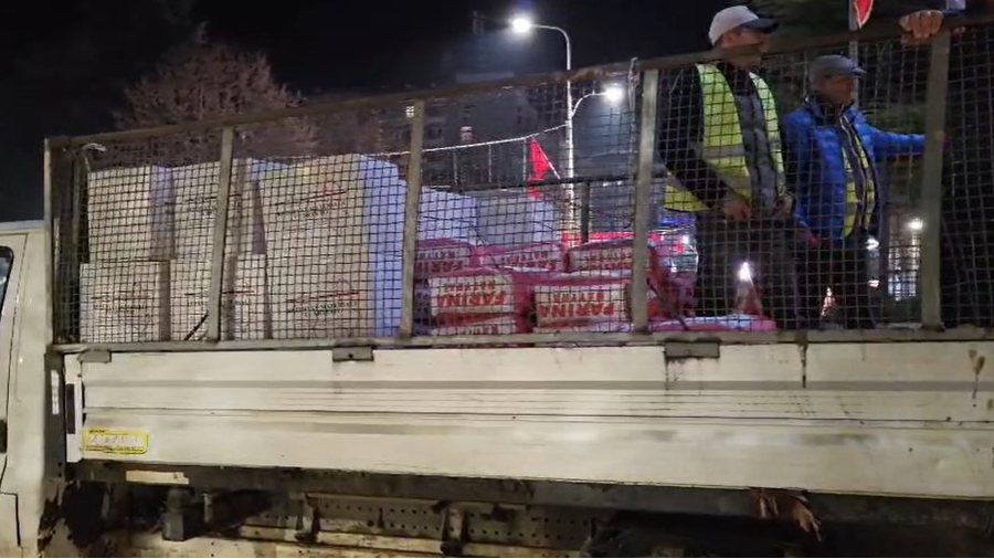 Moti i keq në Pogradec/ 7 ura të dëmtuara nga vërshimi i ujit, evakuohen 6 familje, Bashkia ndan ndihma