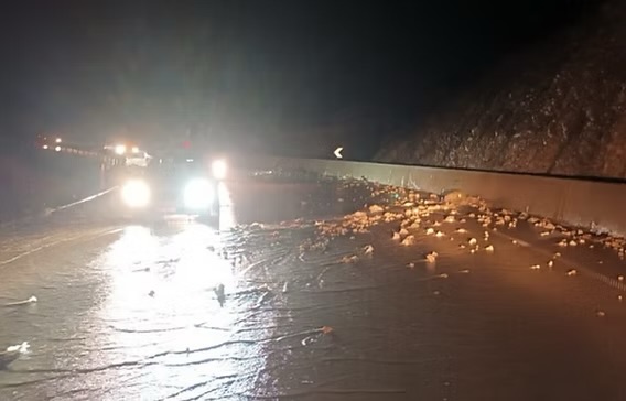 MOTI I KEQ/ Rrëshqitje dherash dhe gurësh, ARRSH njofton shoferët për akset e rrezikshme!