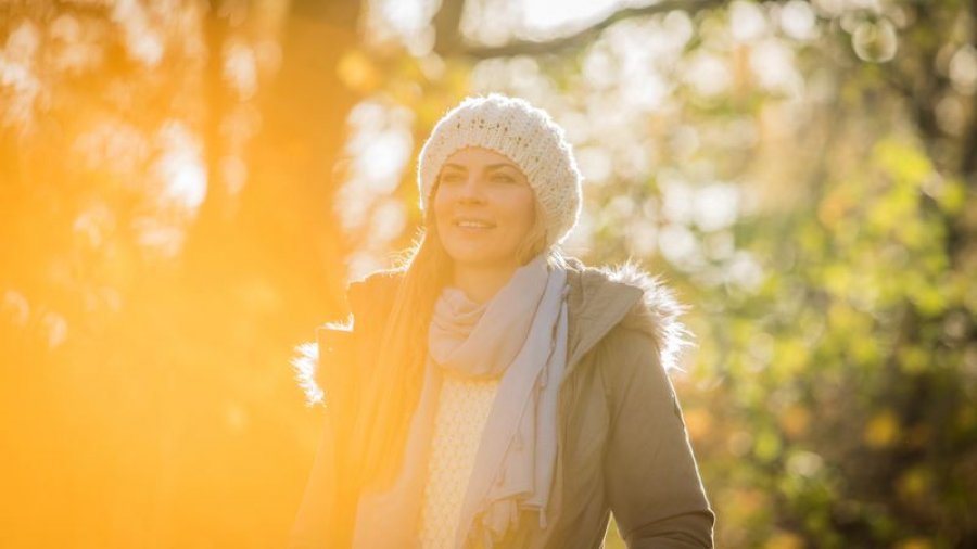 Moti i vjeshtës po e than lëkurën tuaj. Ja çfarë i duhet asaj