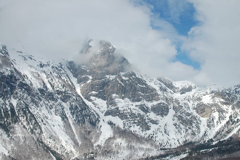 Moti ndryshon në Veri, bora zëvendëson shiun në zonat malore