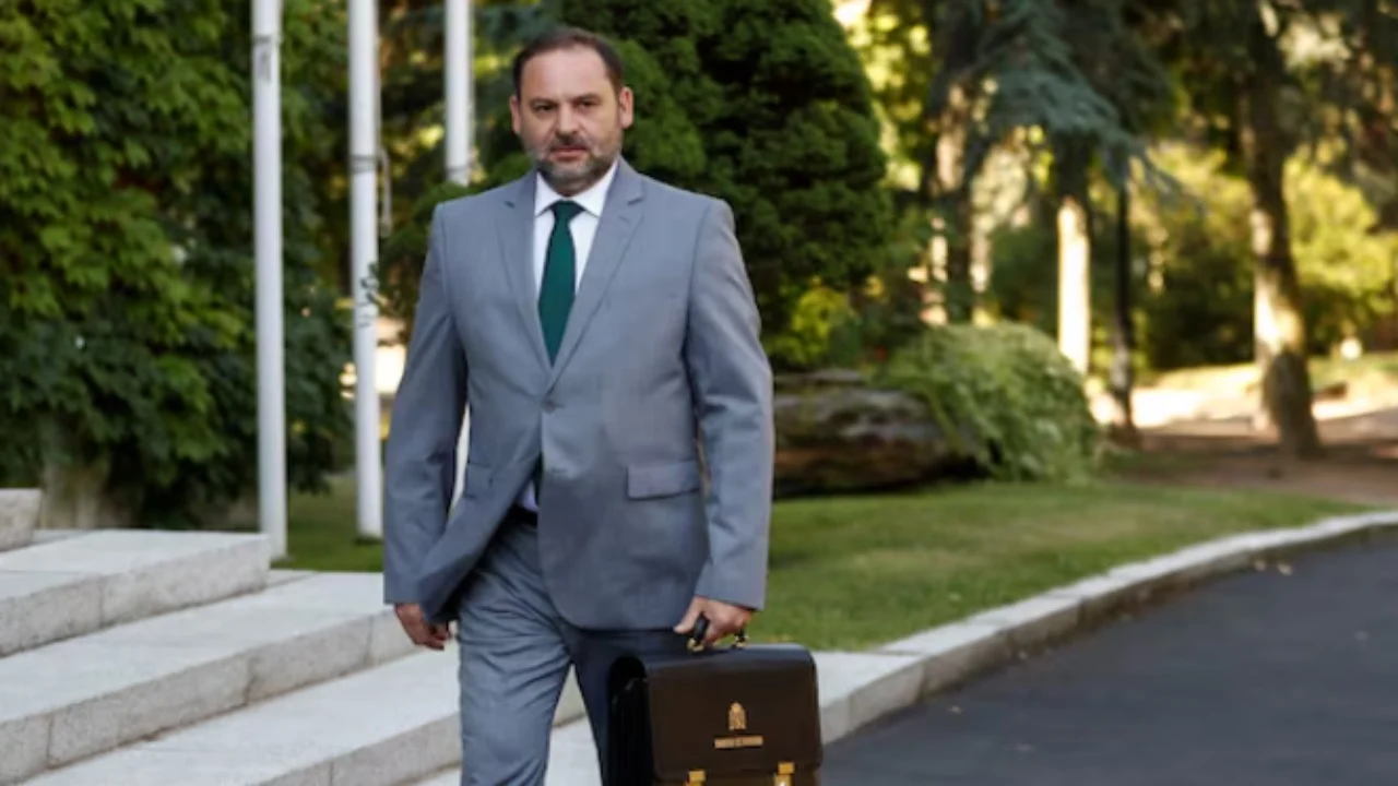 “Mund të arratiset”/ Akuzat për korrupsion, Gjykata Supreme e Spanjës lë në paraburgim ish-ministrin. Rrezikon burgun me..