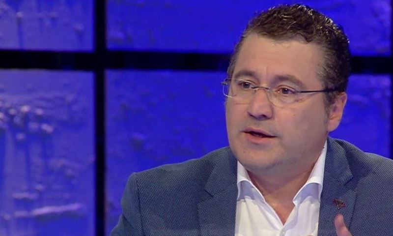 Mund të tallesh me kafen po jo me krizën