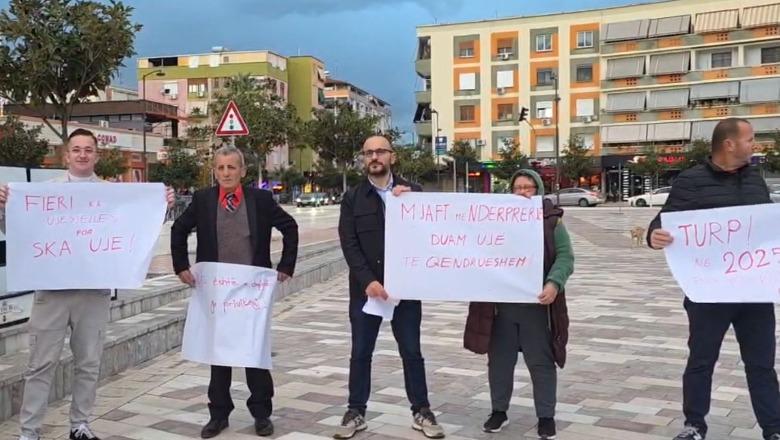 Mungesa e ujit të pijshëm, protestojnë aktivistët në Fier: Ndërprerja bëhet pa paralajmërim, duhet zgjidhje