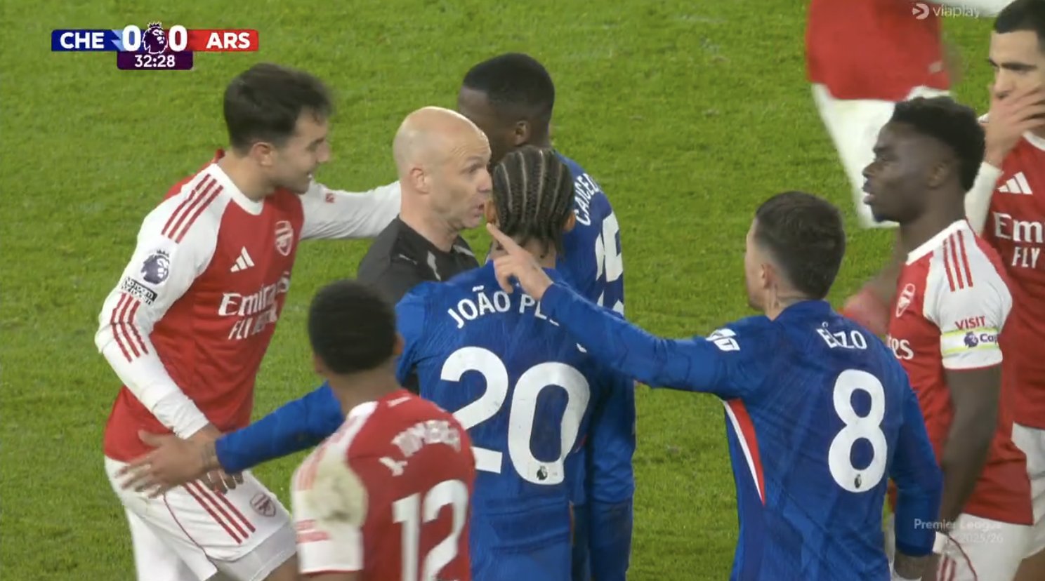 Mungon goli, por jo kartonët e shumtë. “Skuqet” Chelsea, Arsenali me avantazh të madh (video)