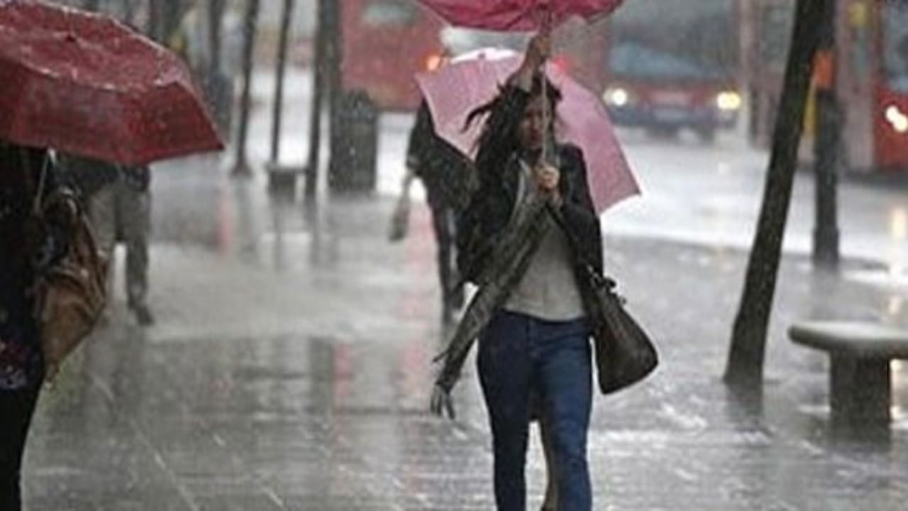 Ndërprerje të energjisë elektrike dhe prezencë uji në rrugët rurale, rikthehen reshjet e dendura te shiut në qarkun e Shkodrës