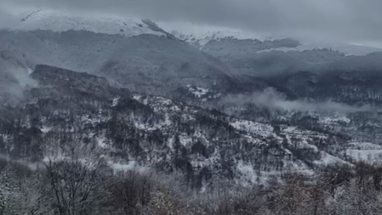 Nën ‘petkun’ e dëborës/ Kosovë, shqiptarët dynden drejt Prevallës për të kaluar fundjavën