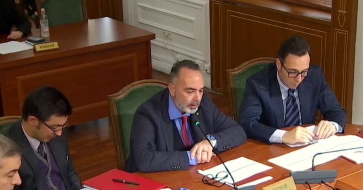“Nëse bie zjarri te ne, ju bie edhe ju”, sekretari i përgjithshëm i Gjykatës Kushtetuese-deputetëve: Na duhen 2 mln lekë…