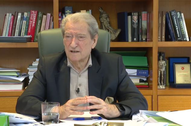 “Nëse je burrë…”/ Kur do të largohesh nga Partia Demokratike? Ja si përgjigjet Sali Berisha