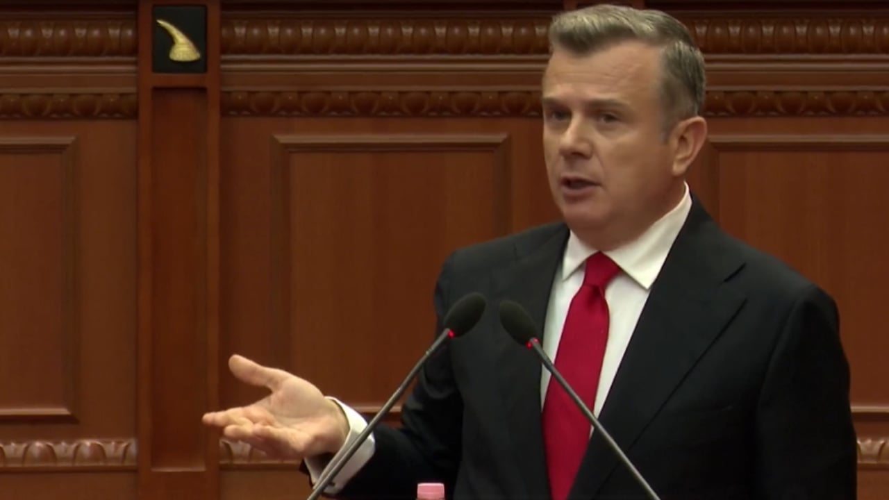 “Ngrije kokën o Sali, e ke tradhtuar vendin sa herë ke pasur mundësi”/ Balla përplaset me opozitën në Kuvend: Guxoni dhe thojini gjyshes që…