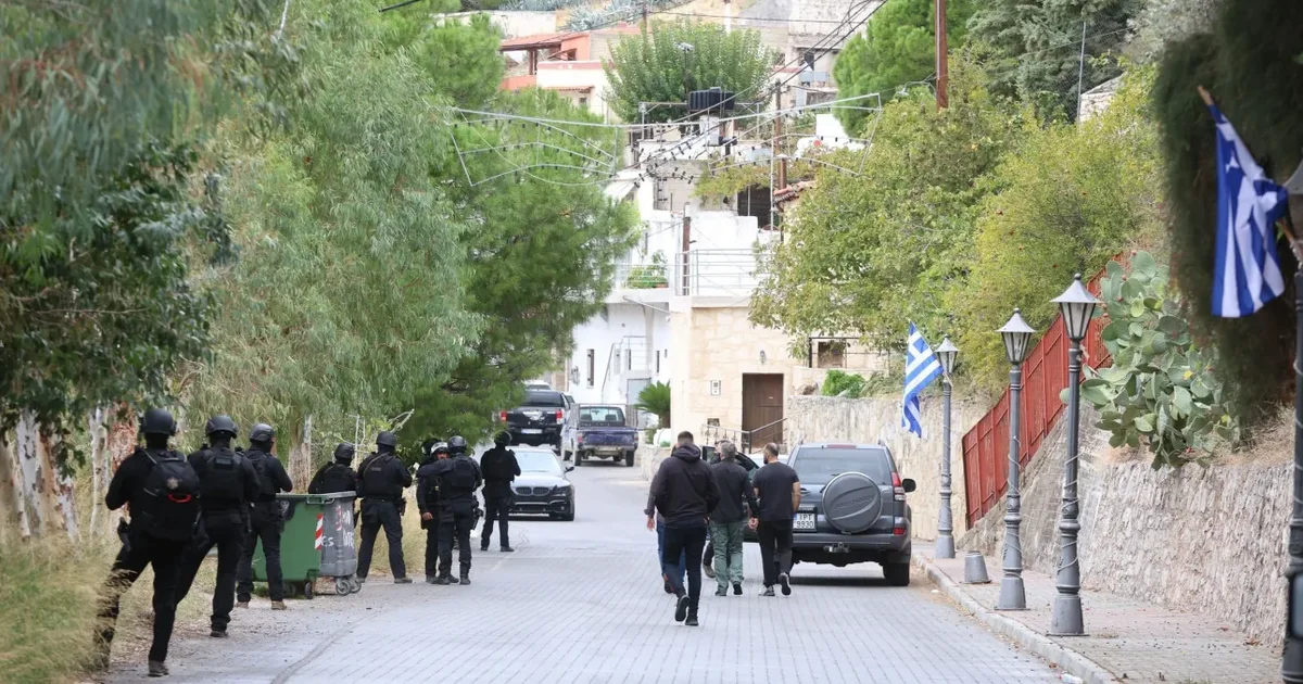 Një fshat i tërë në “luftë”! Masakër në Kretë, breshëri me 2 mijë plumba mes dy familjeve, viktima dhe të plagosur