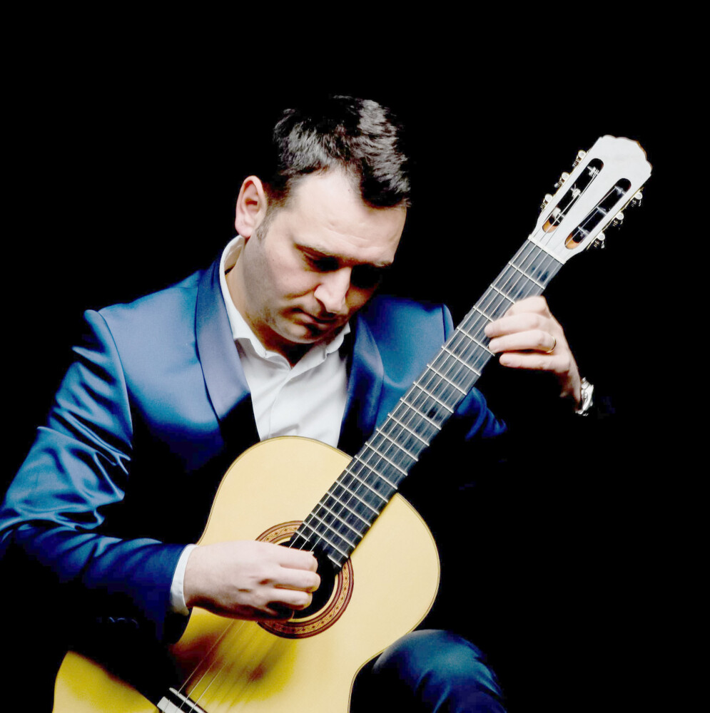 “Një mbrëmje në kopshtet e Spanjës”, Denis Bizhga: Do të jetë një dialog muzikor në kohë dhe vendndodhje