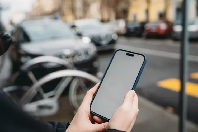 ‘Nuk duan Samsung’, Hajdutët e telefonave në Londër bëhen të zgjuar!