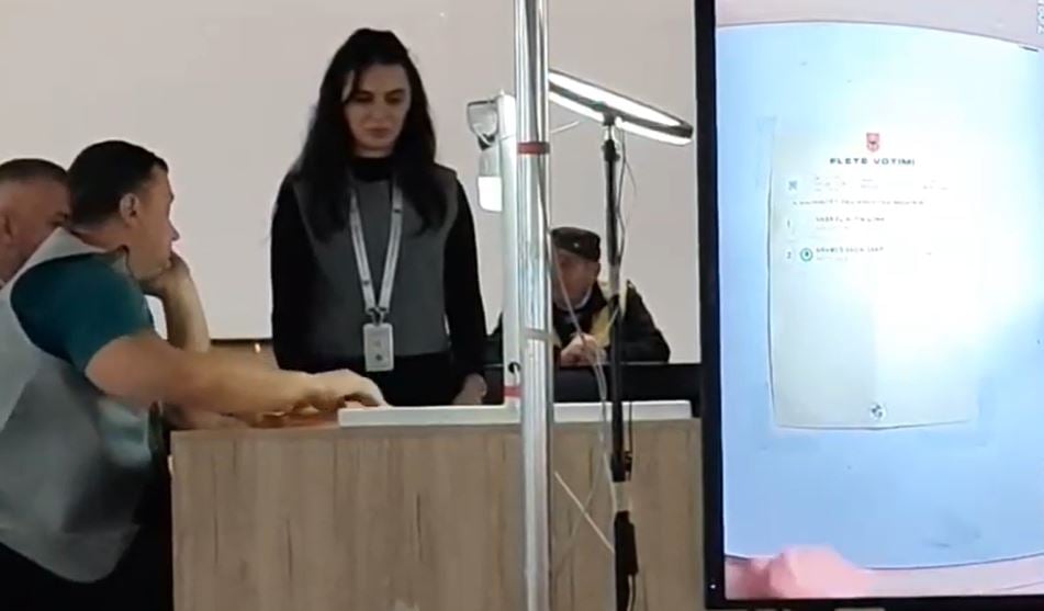 Numërohen 8 nga 21 kuti në Tepelenë, PS kryeson me 1172 vota