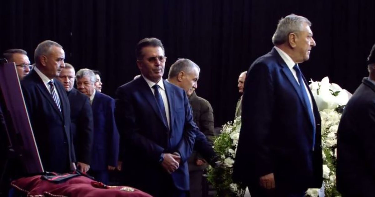 Opozita i bashkohet homazheve për ndarjen nga jeta të Fatos Nanos, të pranishëm Gjekmarkaj, Duka dhe Mediu