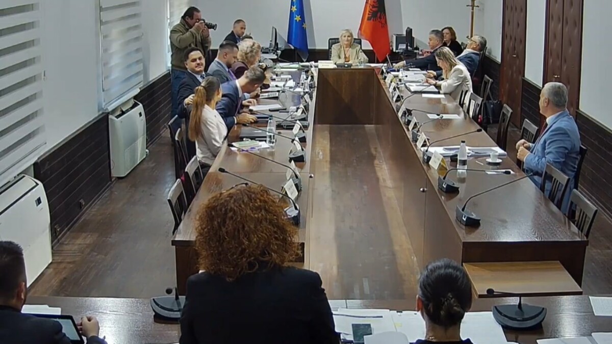 Opozita kërkoi shqyrtimin e projekt-buxhetit në praninë e Ballukut, rinis Komisioni i Ekonomisë