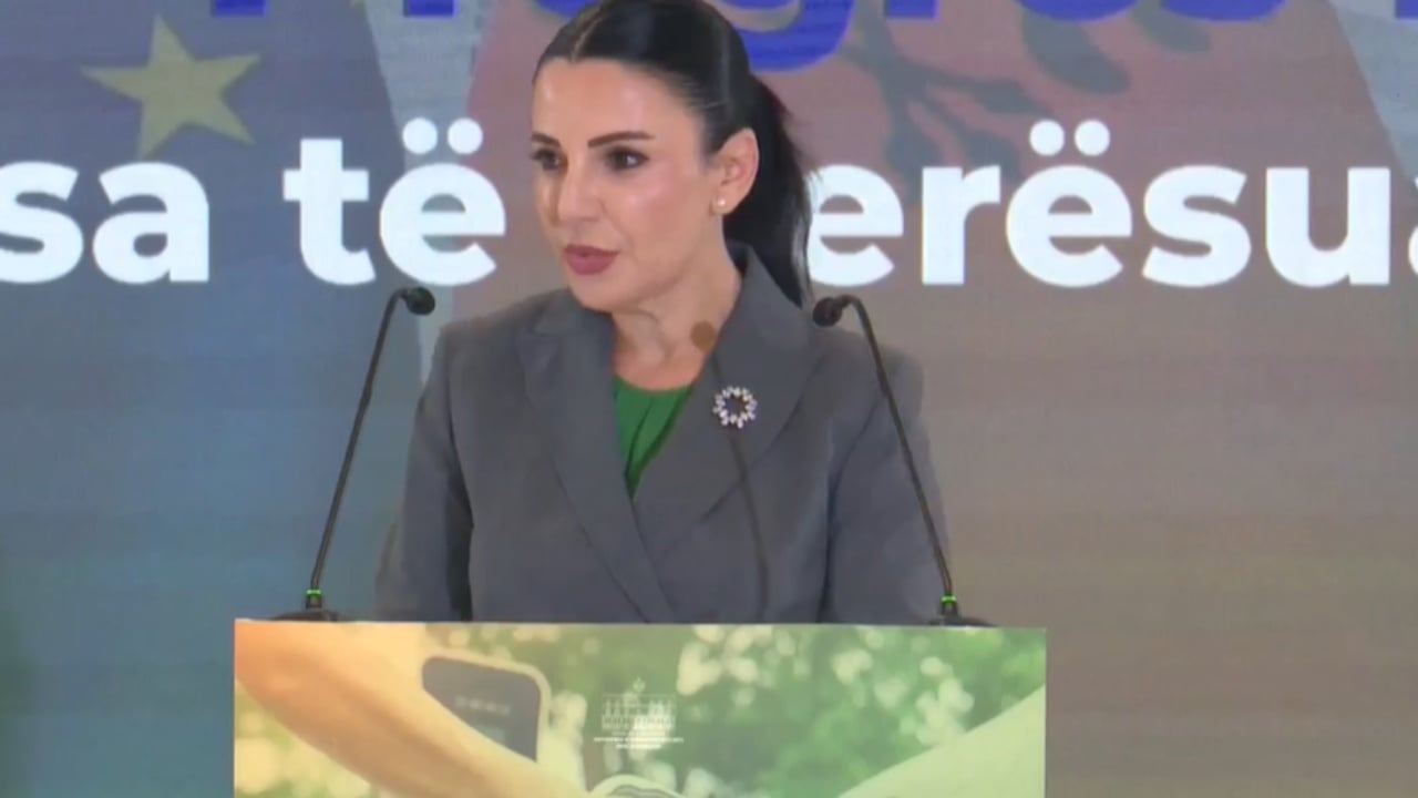 OSHEE Charge, Balluku: Synohet barazia në treg dhe ulja e kostos në rrjet. Konsumatorët familjarë do t’i karikojnë mjetet me 9.5 lekë