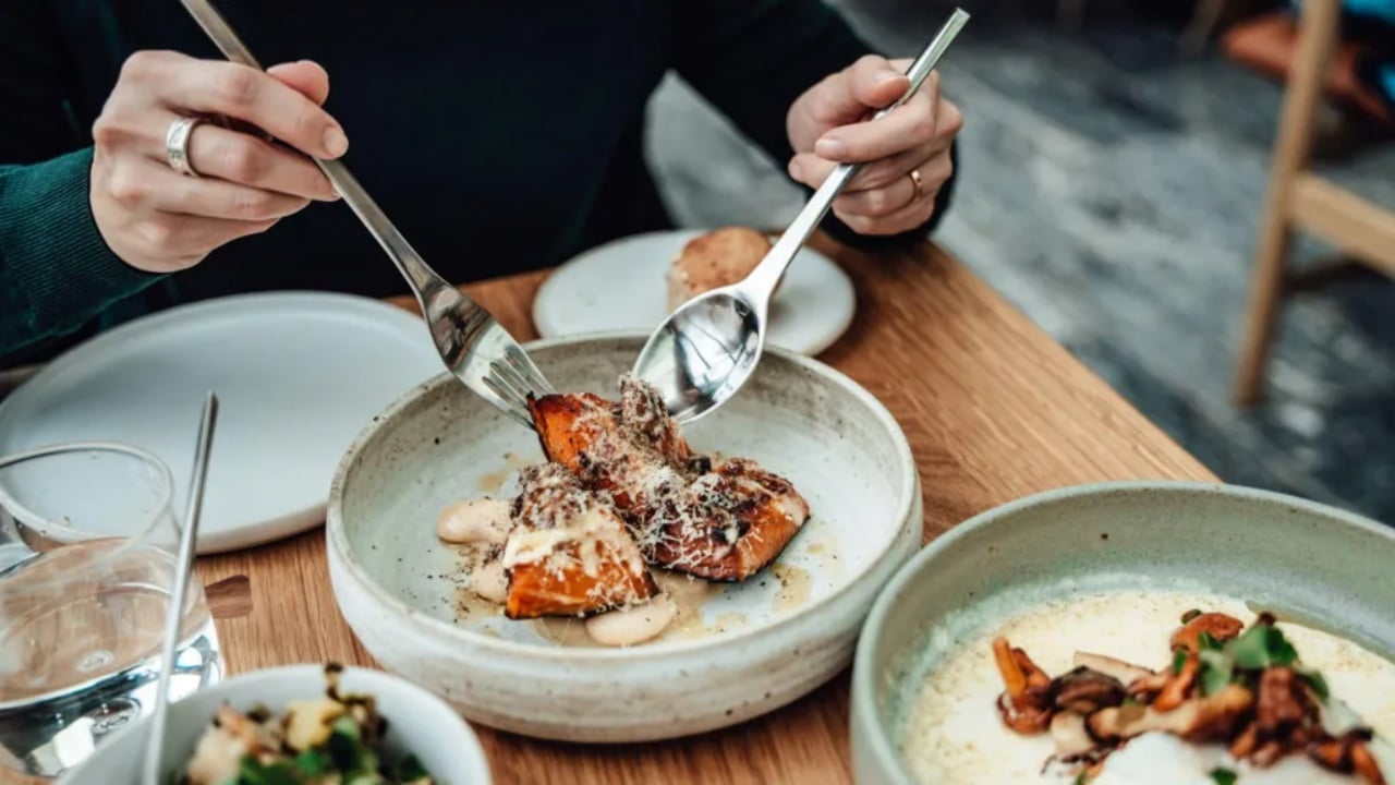 “Paguaj vetëm me foto në rrjete sociale”/ E pëson keq influencerja e njohur, refuzoi faturat në restorante luksoze