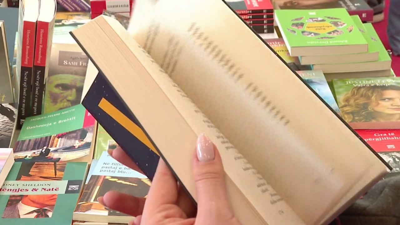 Panari, vizitorët u rritën/ Mosha e mesme dhe pensionistët, besnikë të librave. Adoleshentët më pak interes