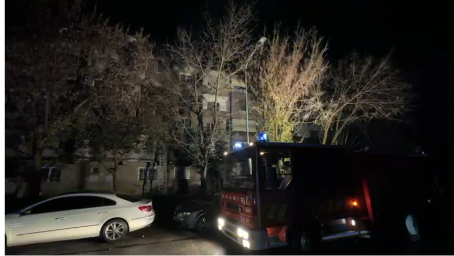 Panik në Shkodër, zjarri përfshin një apartament. Dy të moshuar shpëtojnë pa lëndime