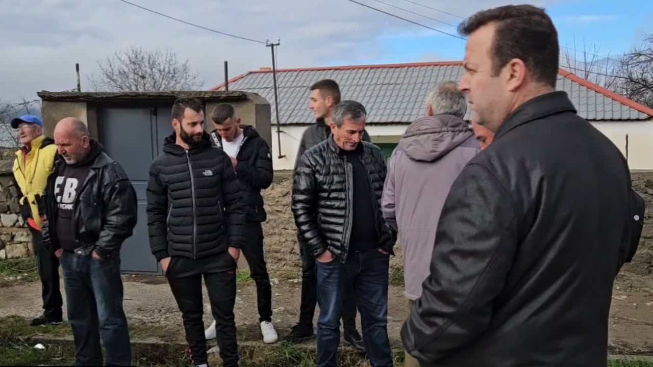 Parku fotovoltaik merr kullotat, banorët në fshatin Qinam të Kolonjës protestojnë kundër projektit energjitik