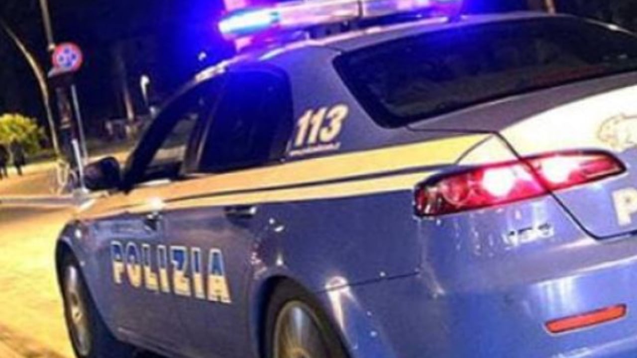 Parkuan makinën për momente intime/ 3 persona sulmojnë çiftin dhe përdhunojnë 18-vjeçaren në sy të të dashurit