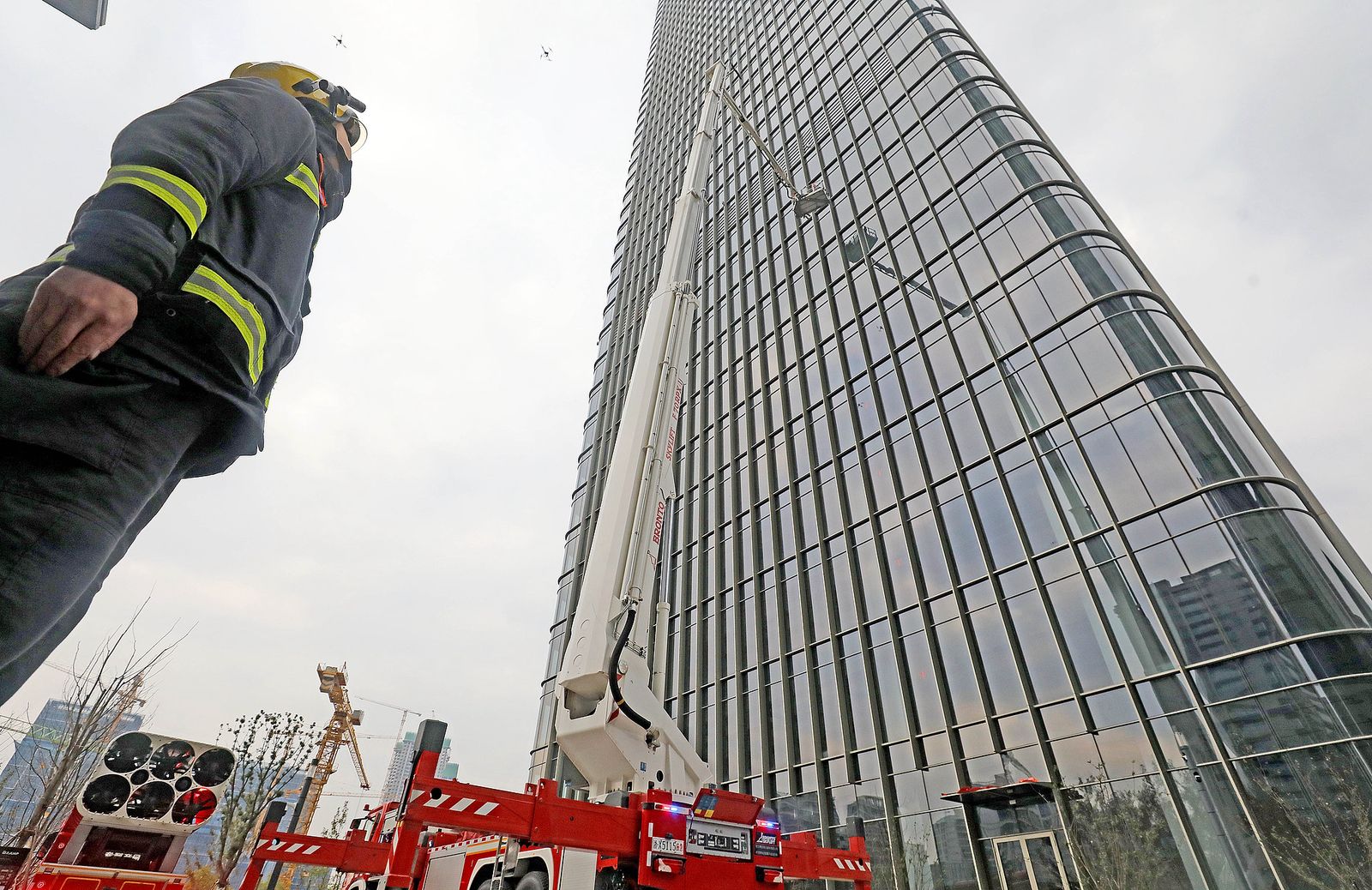 Pas zjarrit në Hong – Kong , ndërtesat e larta do i nënshtrohen kontrollit të sigurisë