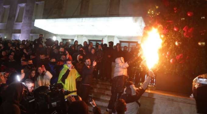 PD-ja mobilizon strukturat në krejt vendin për protestën e ditës së hënë