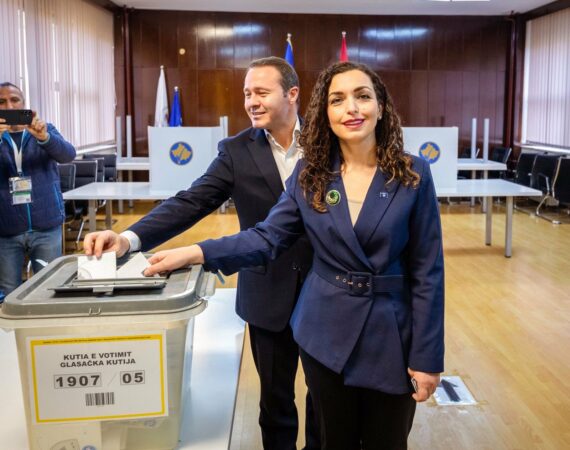 “Për demokracinë tonë”/ Balotazhi në 18 komuna në Kosovë, Osmani: Sa më shumë të votojmë, për katër vjet më të mira