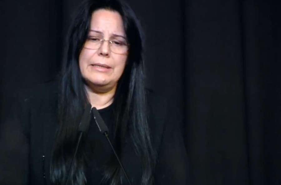 Përcjellja e ish kryeministrit/ Xhoana Nano: Sot dita më e errët e jetës…