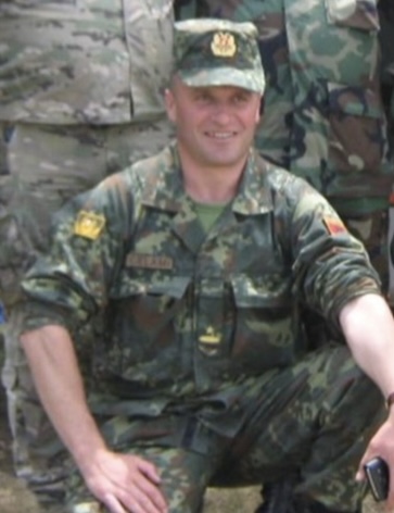 Përdorte taksinë për të furnizuar grupet kriminale me armë dhe drogë, arrestohet ish-ushtaraku në Tiranë