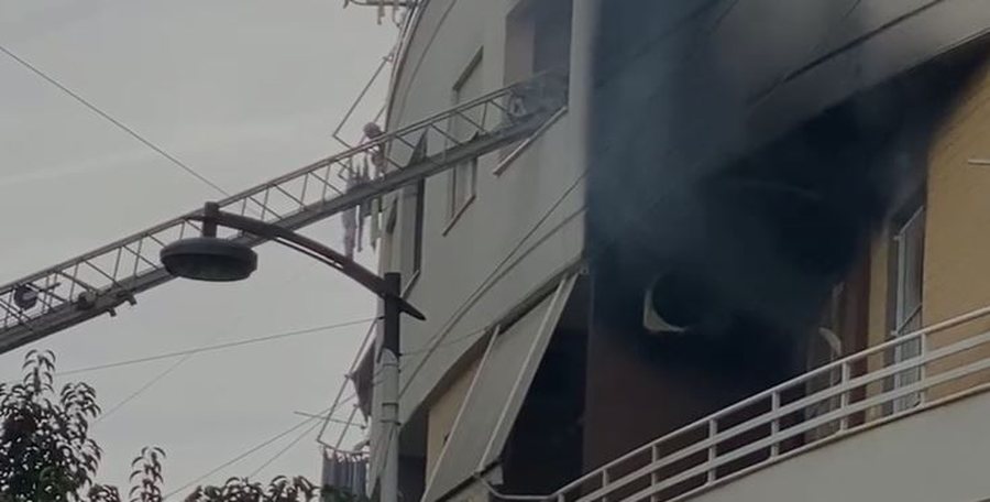 Përfshihet nga flakët banesa në Fier, lëndohet një foshnjë, Policia nis hetimet