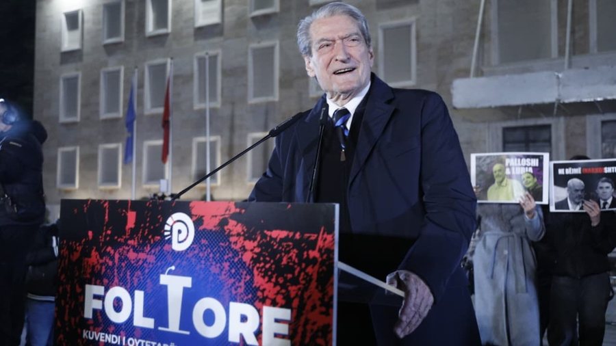 Përfunduar tubimi i demokratëve para Kryeministrisë, Berisha: Nuk do ndalemi deri në largimin e Ramës